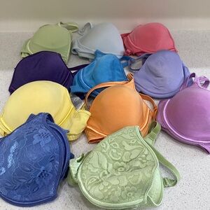11 colorful bras. Great condition! 34B.